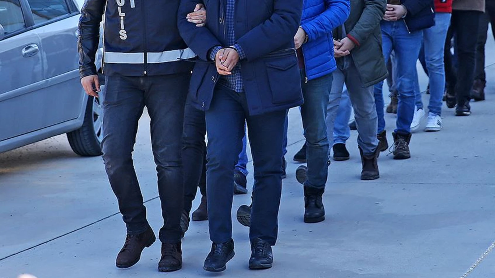 İzmir'de FETÖ soruşturması: 78 şüpheli hakkında gözaltı kararı