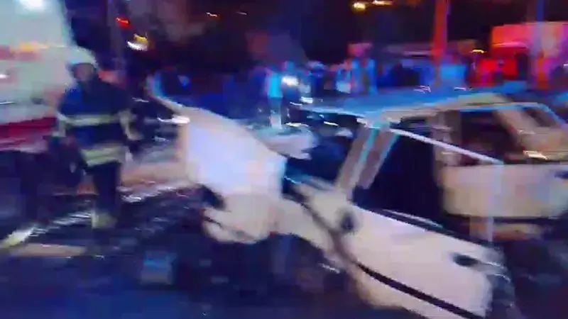 Adana’da kırmızı ışıkta bekleyen otomobile bir başka otomobil çarptı: 1 ölü, 3 yaralı