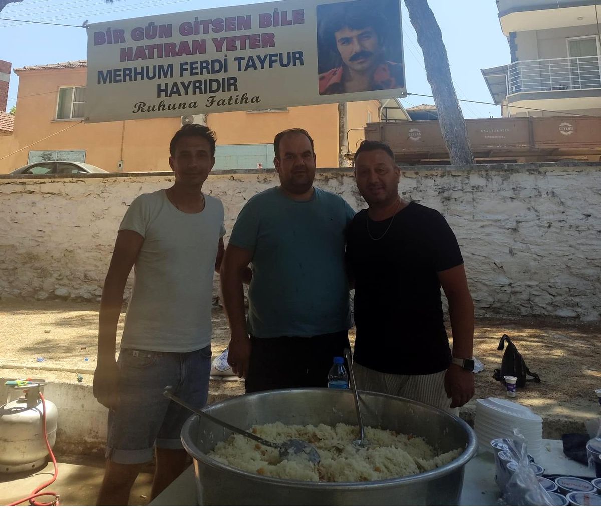 Hayranları, Ferdi Tayfur için hayır yaptı