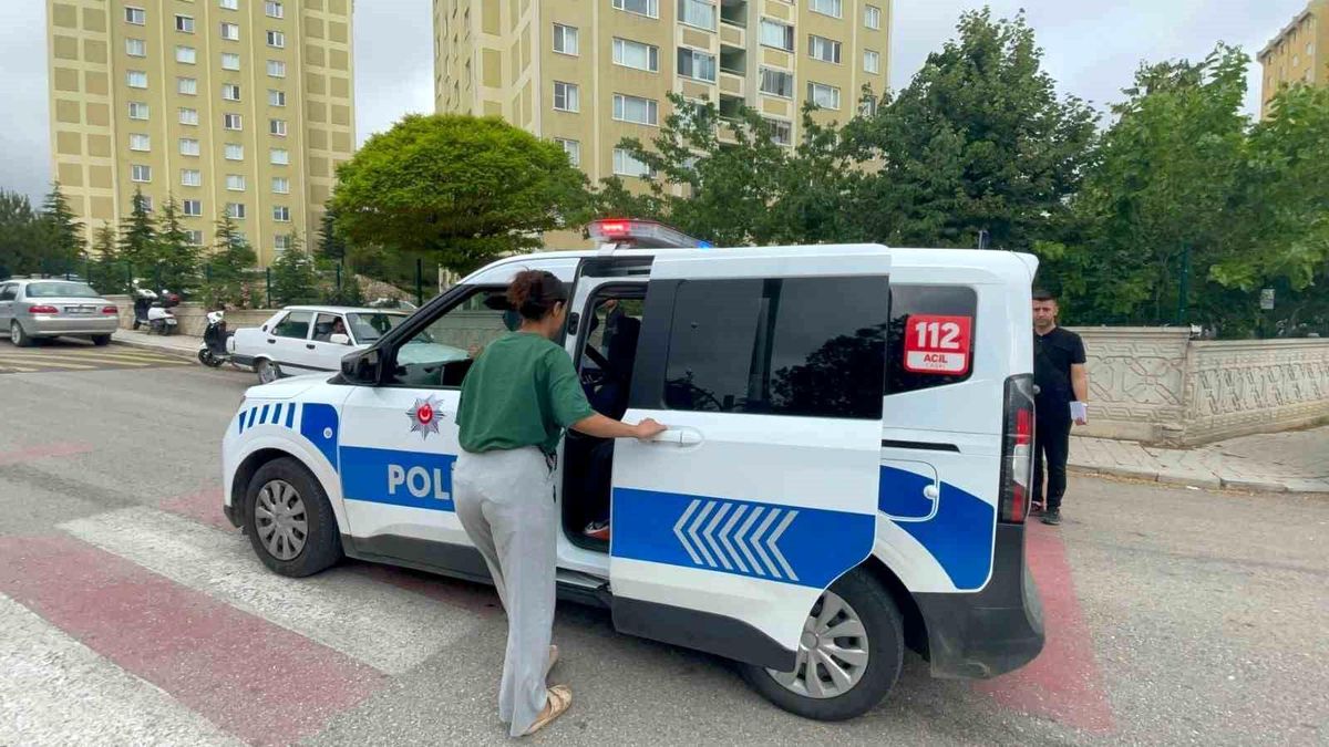 Kimliğini evde unutan adayın imdadına polis yetişti