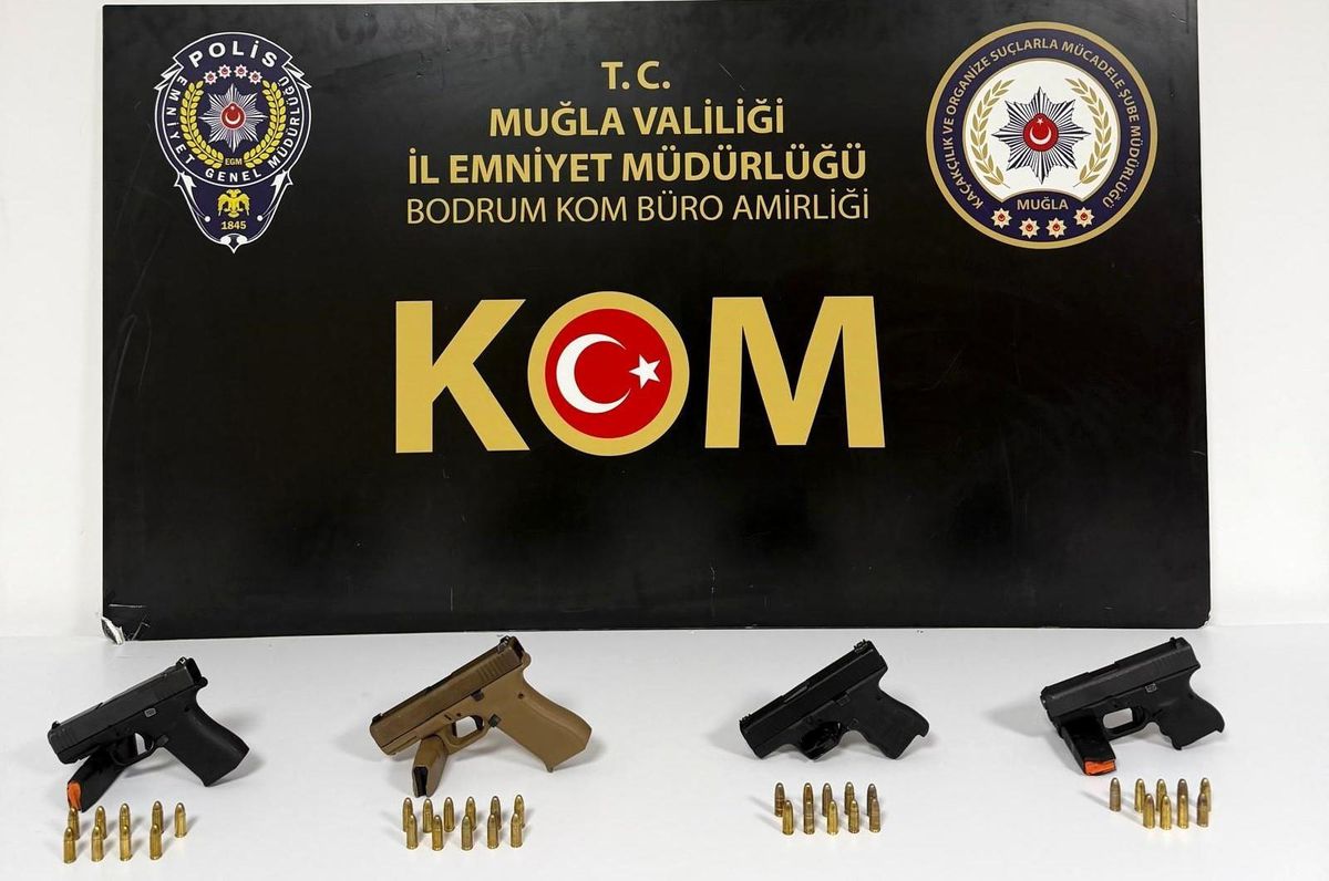 Ruhsatsız silahlarla kaçarken kıskıvrak yakalandılar