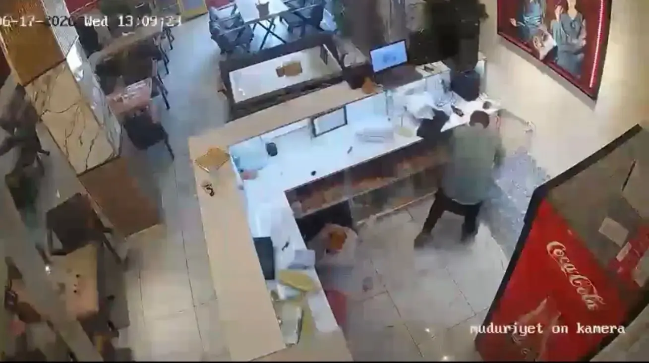 Hakkari'de korku dolu anlar! Gaz sıkışmasıyla gelen patlamayla ortalık savaş alanına döndü