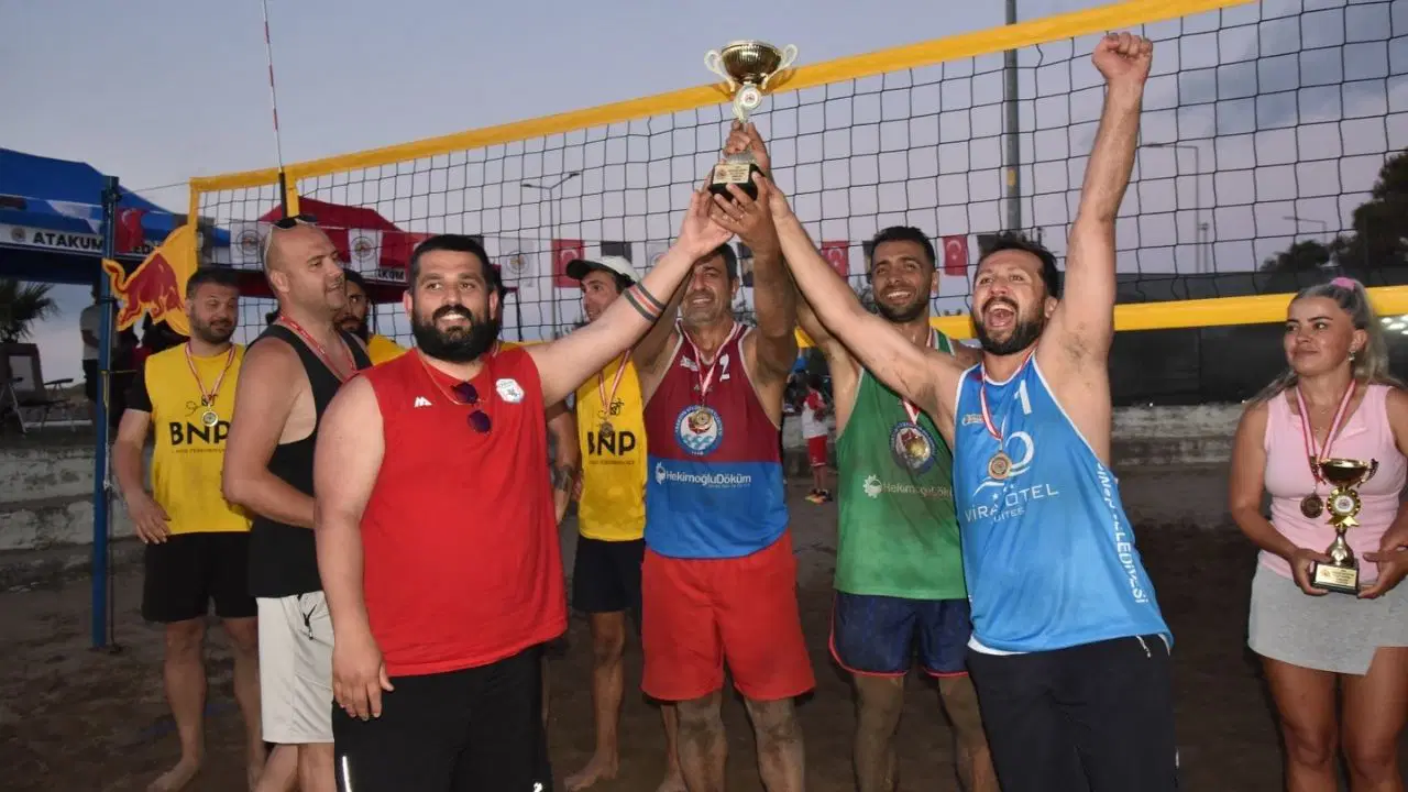 Atakum Belediyesi Plaj Voleybolu Turnuvası spor tutkunlarını sahilde buluşturdu