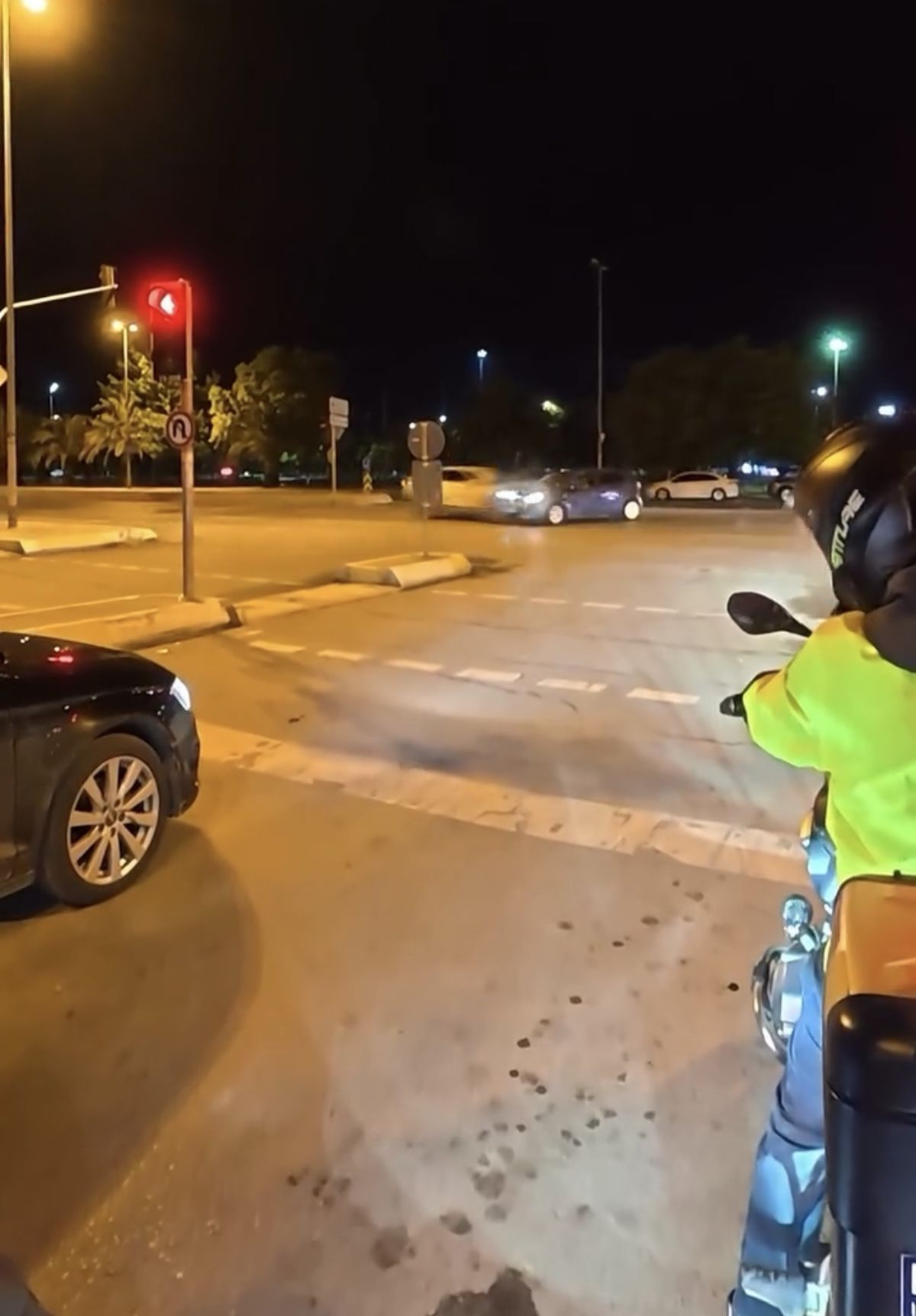 Maltepe'de çarpışma sonrası otomobil alev aldı; 3 kişinin yaralandığı kaza kamerada