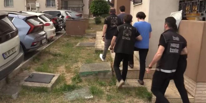 İzmir merkezli FETÖ operasyonu: 80 gözaltı
