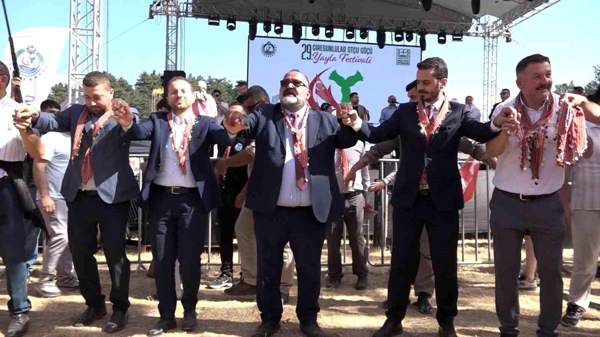Türkiye'nin dört bir yanından gelen Giresunlular Bursa'da buluştu