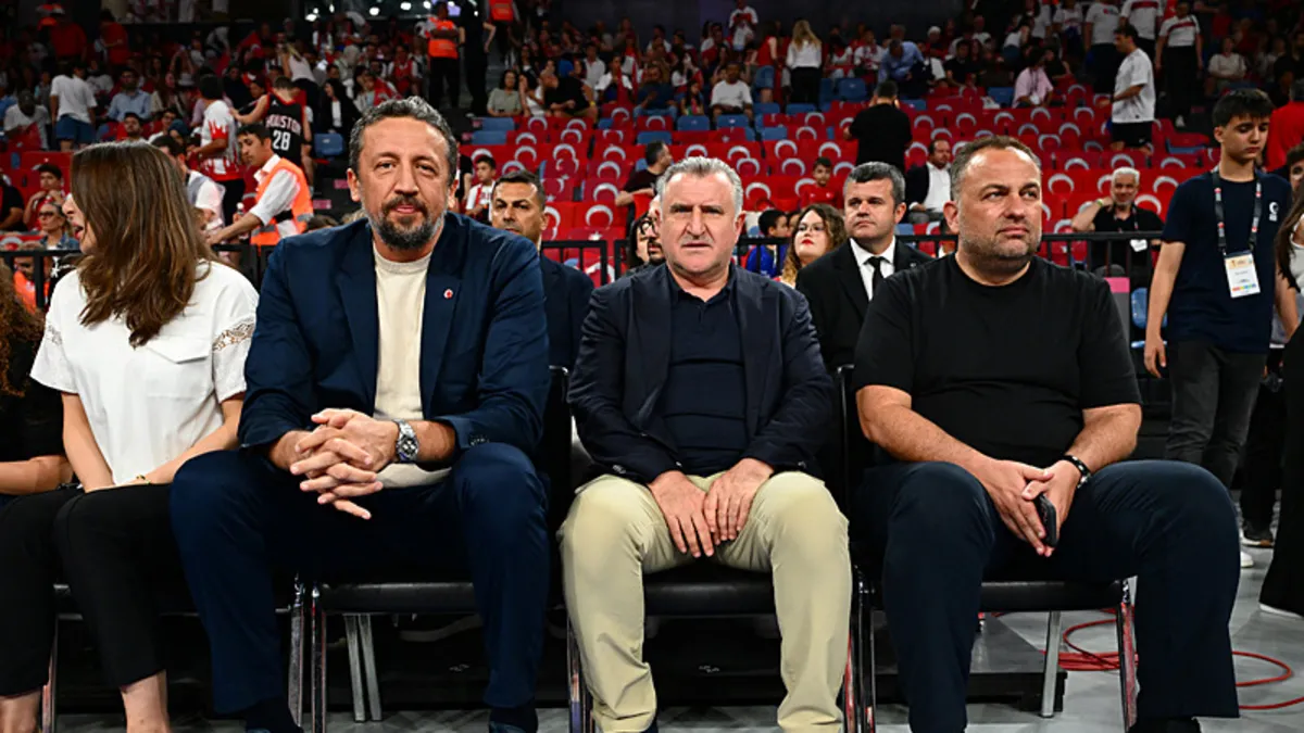 Gençlik ve Spor Bakanı Osman Aşkın Bak: 12 Dev Adam'ı tebrik ediyorum!
