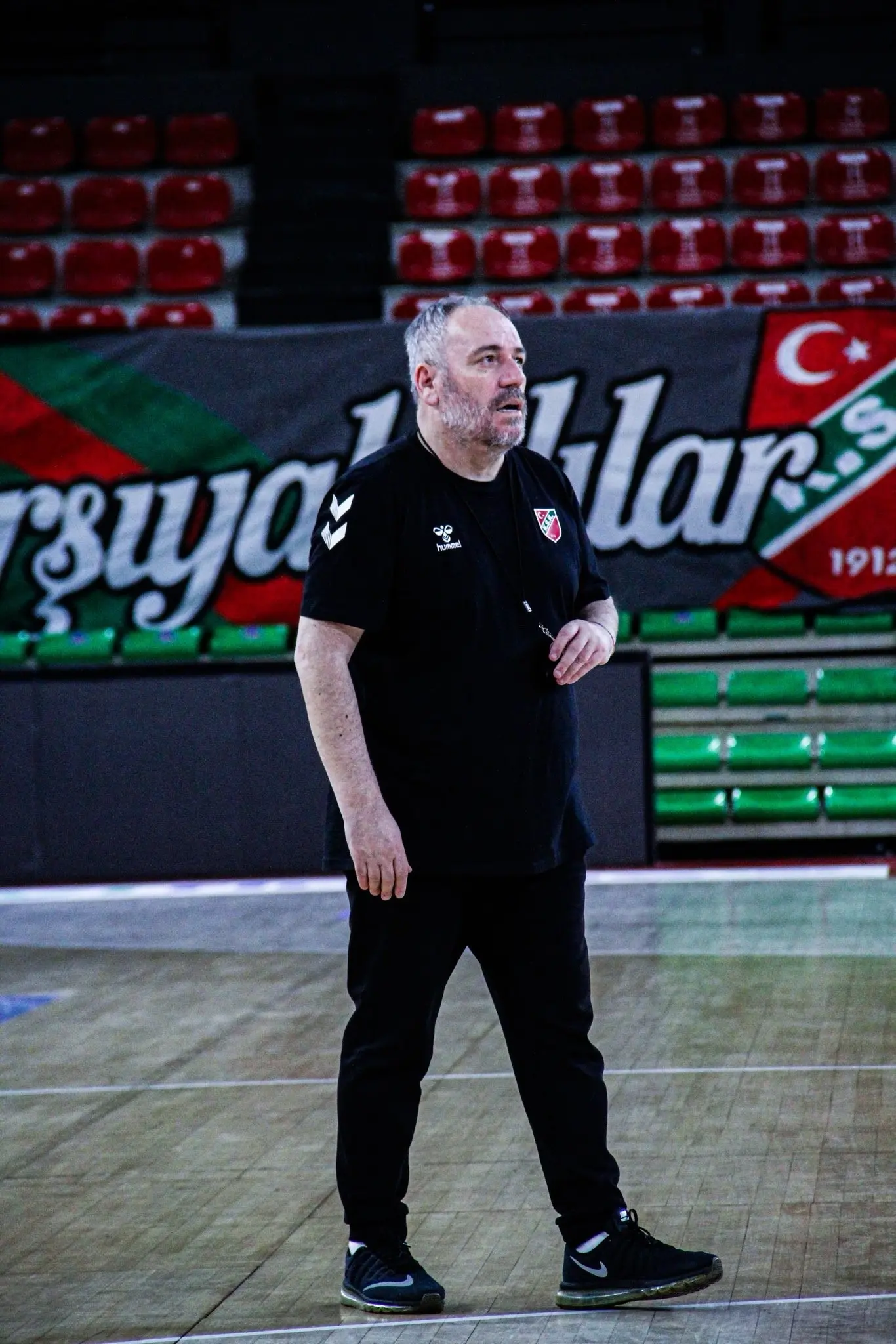 Karşıyaka Ahmet Kandemir'in peşinde
