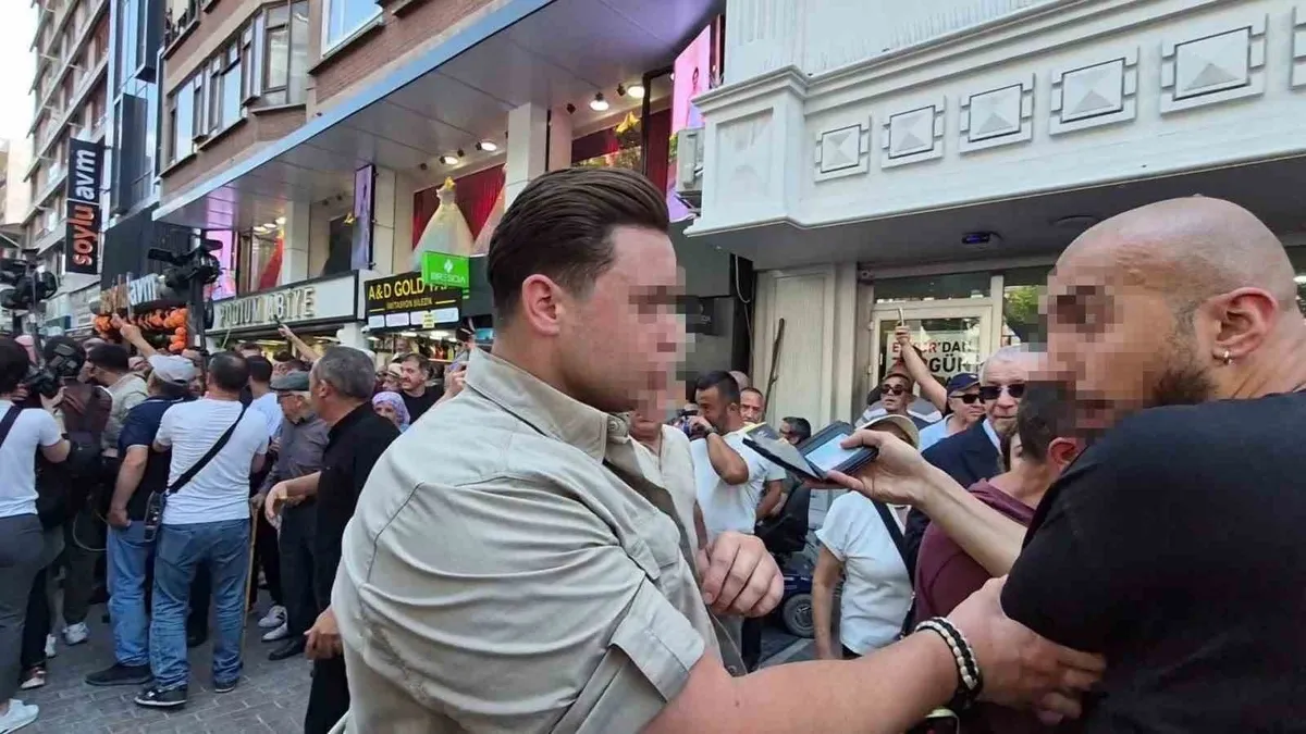Özgür Özel’in korumasından gazetecilere peş peşe fiziki müdahale