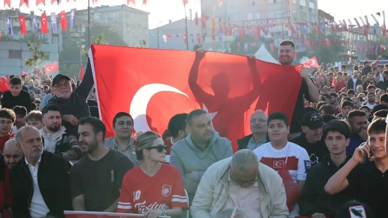 YKS nedeniyle meydanlarda milli maç yayını yapılmayacak! Bakan Çiftçi'den talimat