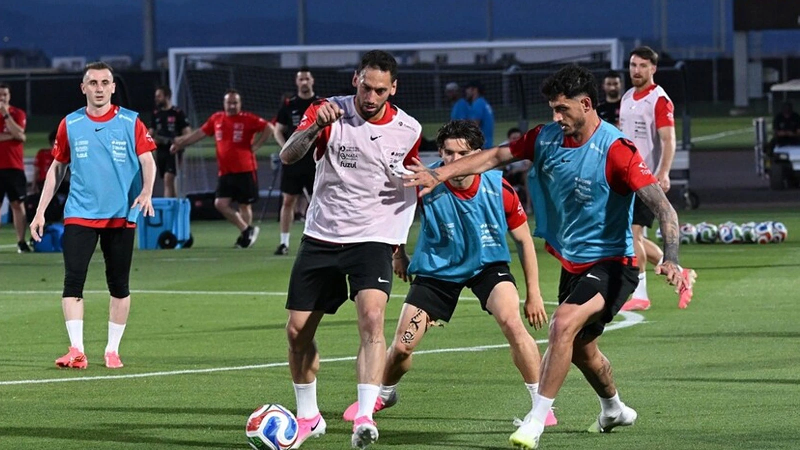 A Milli Futbol Takımı, Arizona'daki ilk idmanını taraftar eşliğinde yaptı