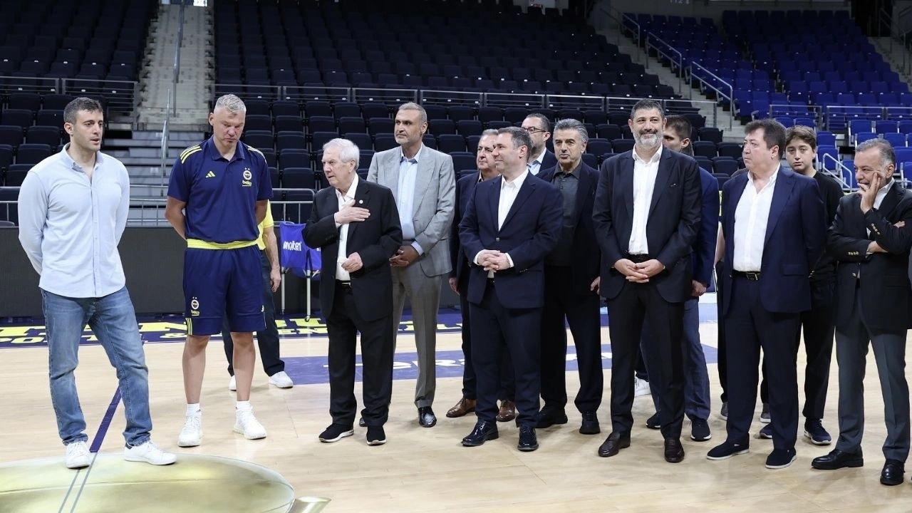 Aziz Yıldırım ayağının tozuyla soluğu antrenmanda aldı: Şampiyonluk istedi