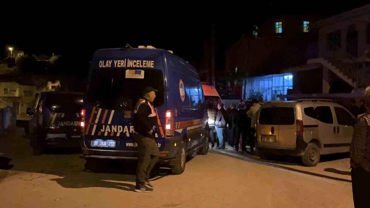 Camide 2 kişiyi bıçakla öldüren saldırganın asıl hedefi imammış