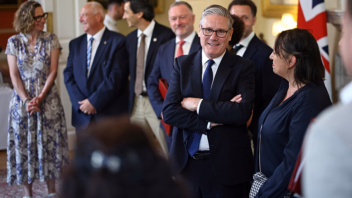 Starmer milletvekillerine veda etti, halefi Burnham’ı destekledi