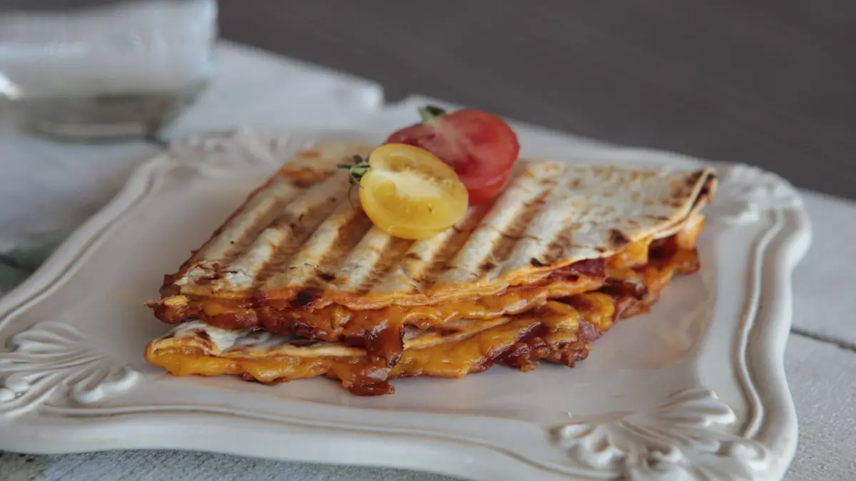 Lavaş tostu tarifi... Çok hafif mideye oturmayan lezzet