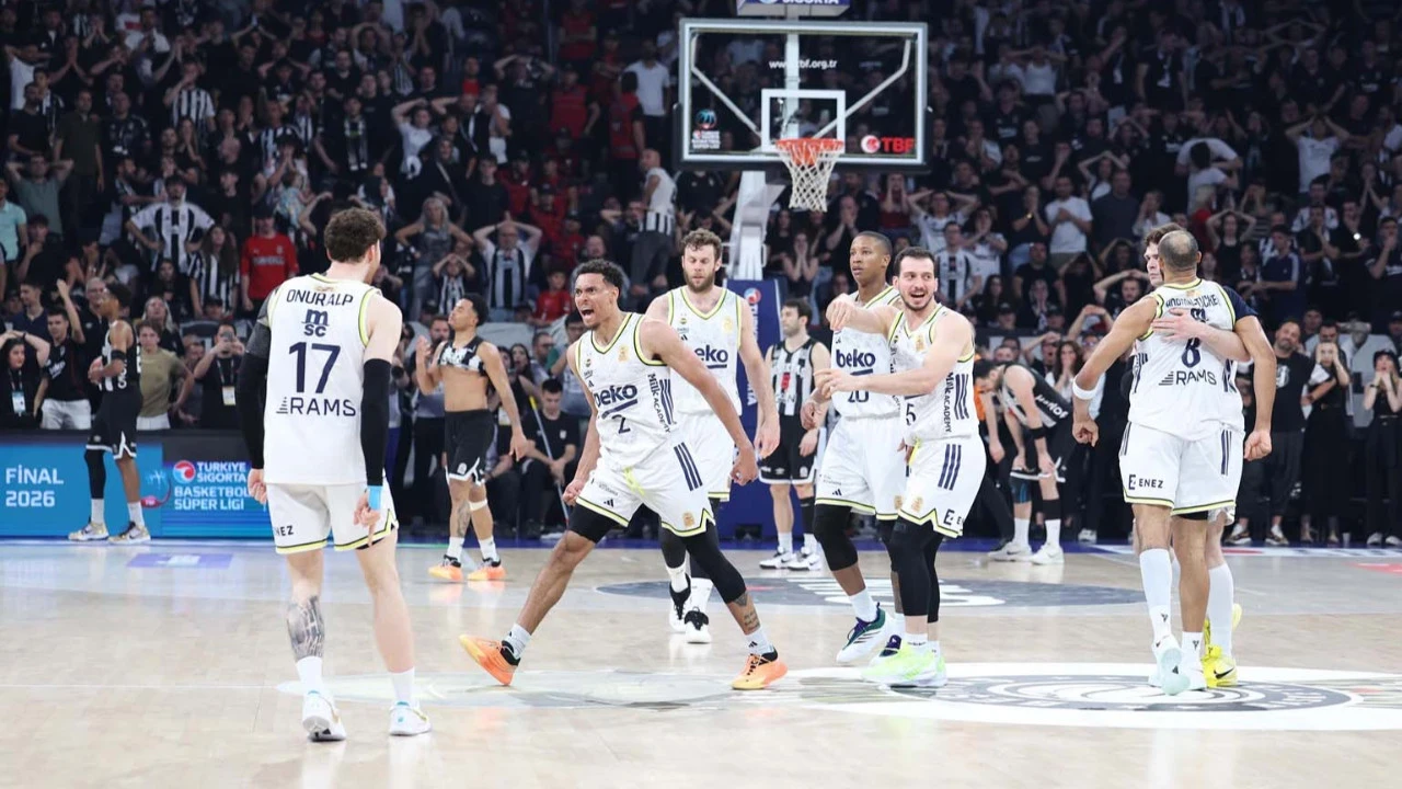 Yaprak dökümü başladı! Fenerbahçe Beko iki ayrılığı resmen duyurdu
