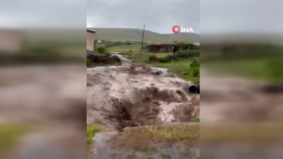 Kars’ta Şiddetli Yağış ve Fırtına Hayatı Olumsuz Etkiledi
