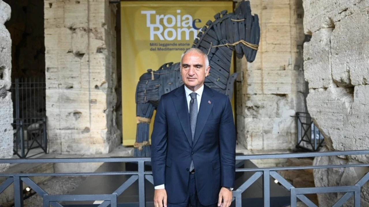 Troya, 221 eserle Kolezyum'da... Bakan Ersoy, basın mensuplarıyla bir araya geldi