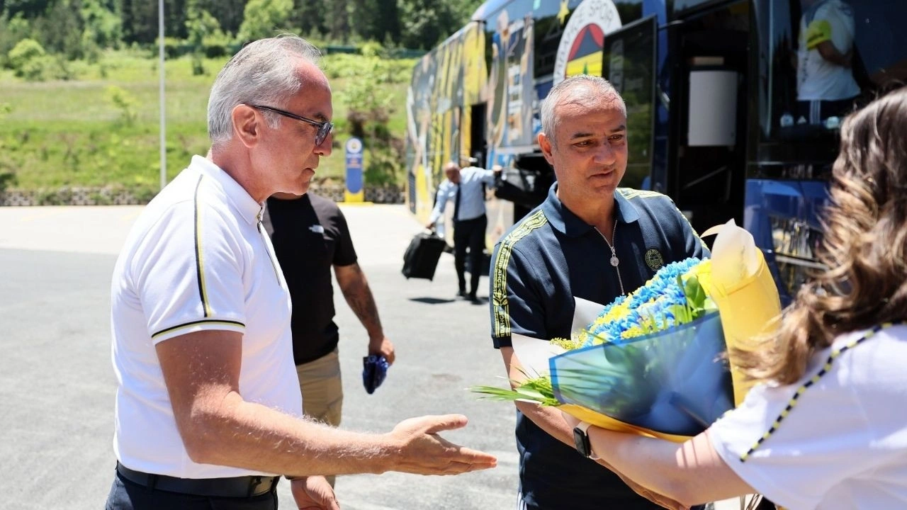 Fenerbahçe'nin kamp kadrosunda büyük sürpriz: İsmail Kartal düşünmeden aldı