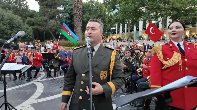 Aynı tarihin aynı gönlün ve aynı ülkünün ezgileri Bakü'de yankılandı