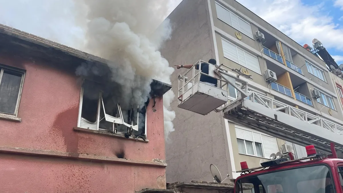 Antalya'da müstakil evde yangın paniği: Kullanılamaz hale geldi