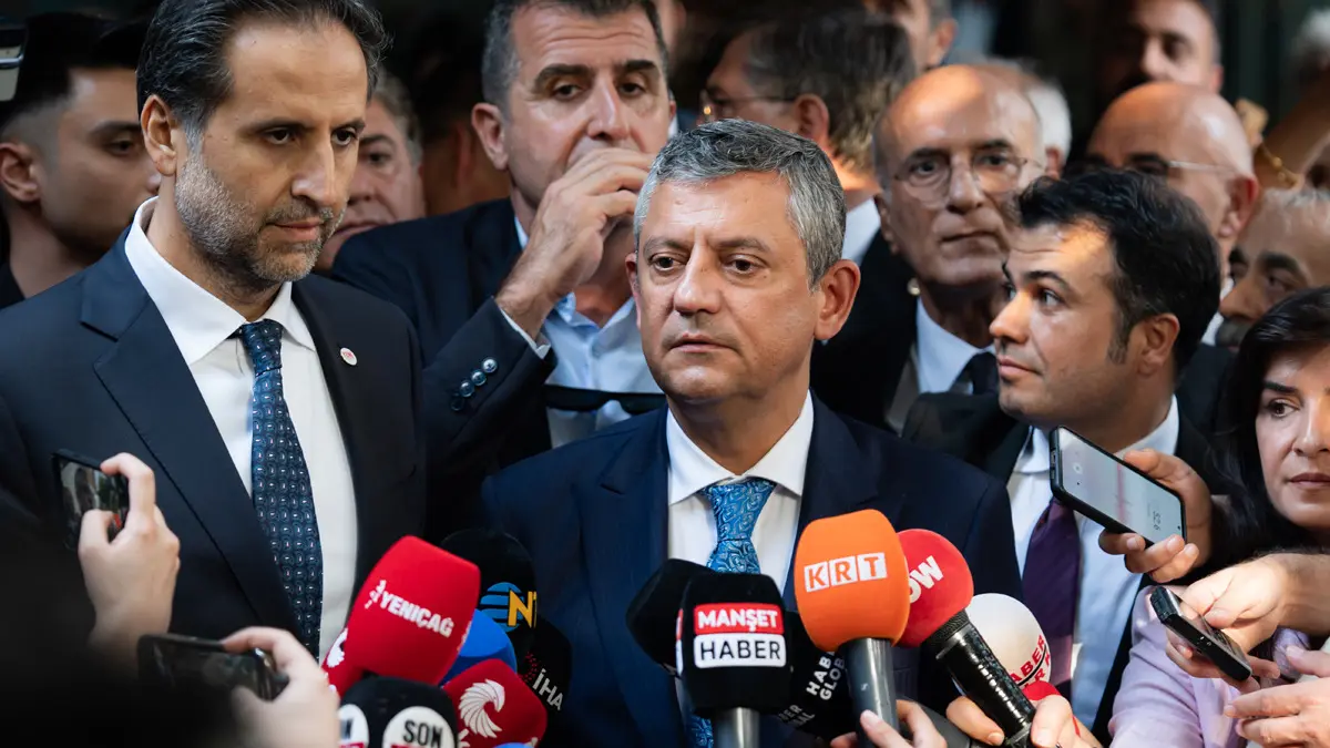 Mansur Yavaş Yeni Parti'ye geçecek mi? Özgür Özel'den açıklama
