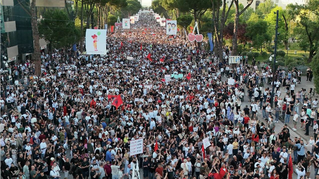 Trump ailesinin 4 milyar dolarlık projesine tepki çığ gibi büyüyor: Arnavutluk satılık değil!