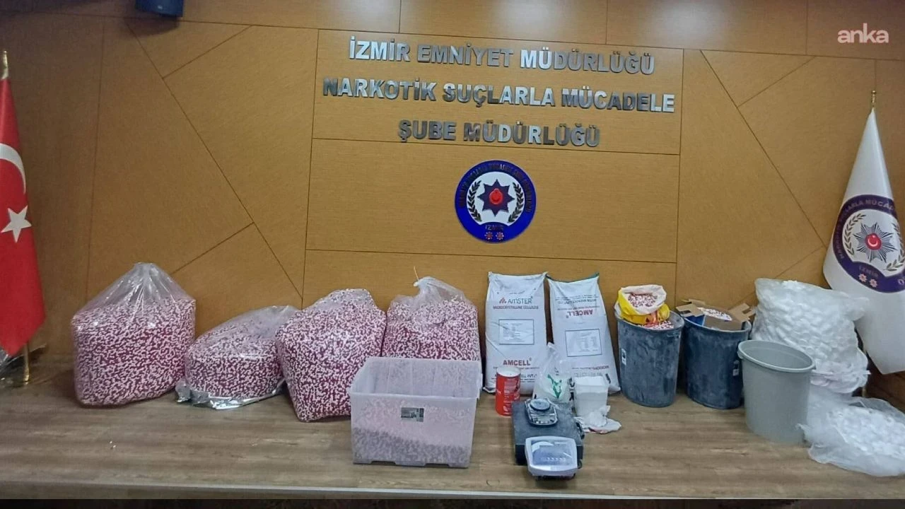 İzmir'de zehir tacirlerine operasyon: 2 kişi tutuklandı