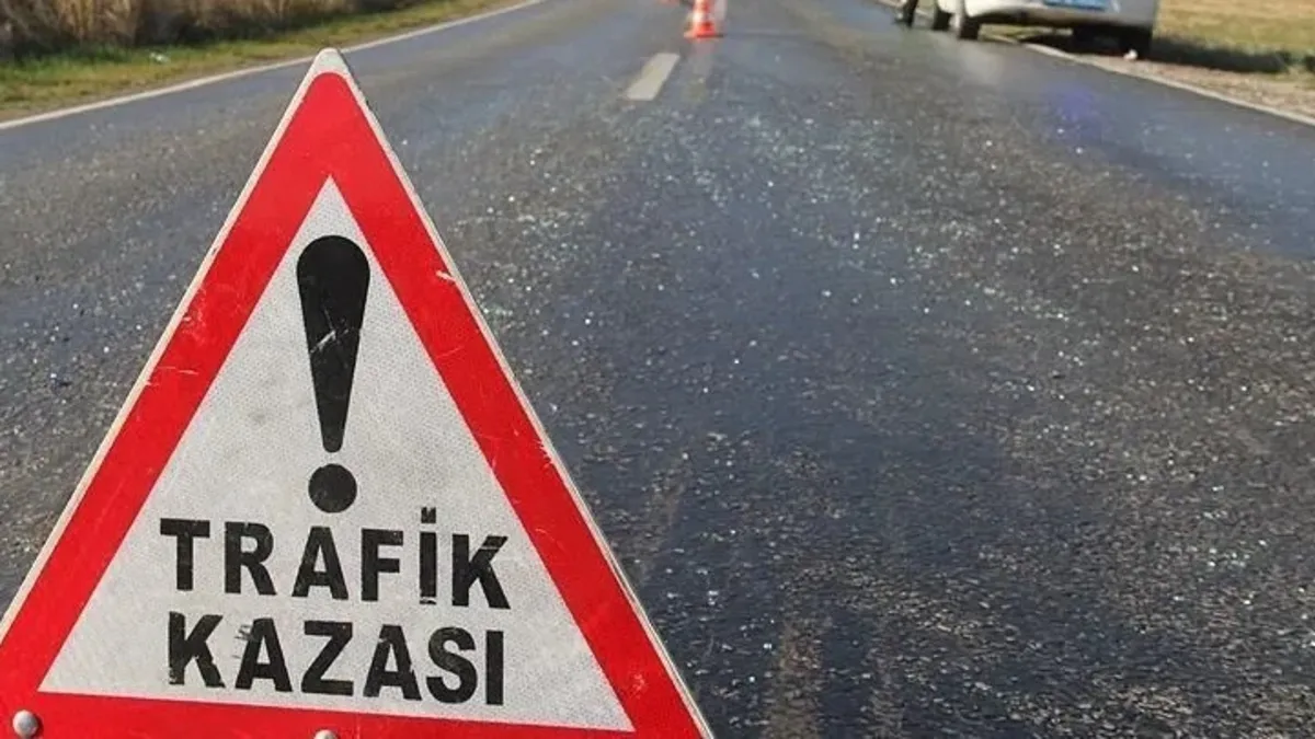 Pendik'te kontrolden çıkan TIR bariyerlere çarptı: Bölgede trafik yoğunluğu oluştu