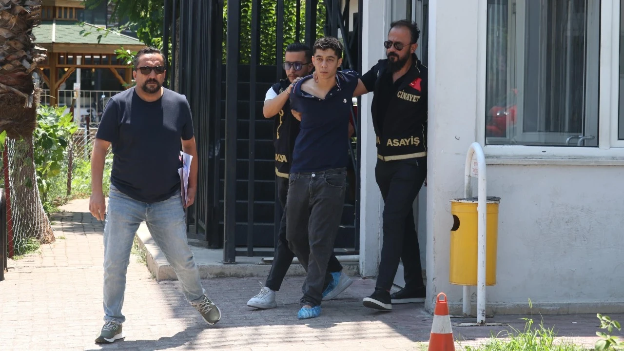 Antalya'da akılalmaz olay! 'İçlerine şeytan girdi' diyerek iki ablasına saldırdı