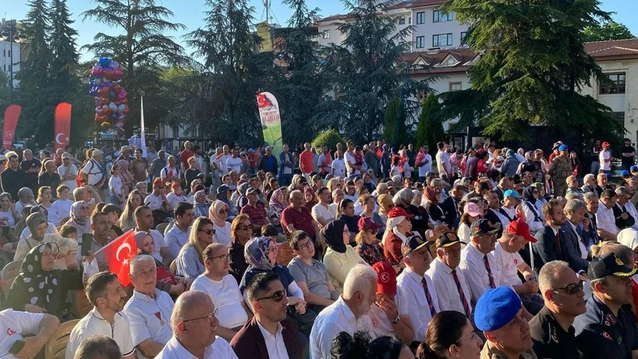 95 kilometrelik tarihi yürüyüş tamamlandı! İstiklal Yolu'nda duygulandıran anlar