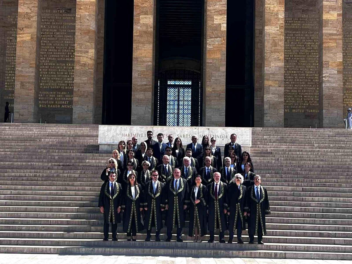 Uyuşmazlık Mahkemesi Başkanı Güleç, Anıtkabir'i ziyaret etti