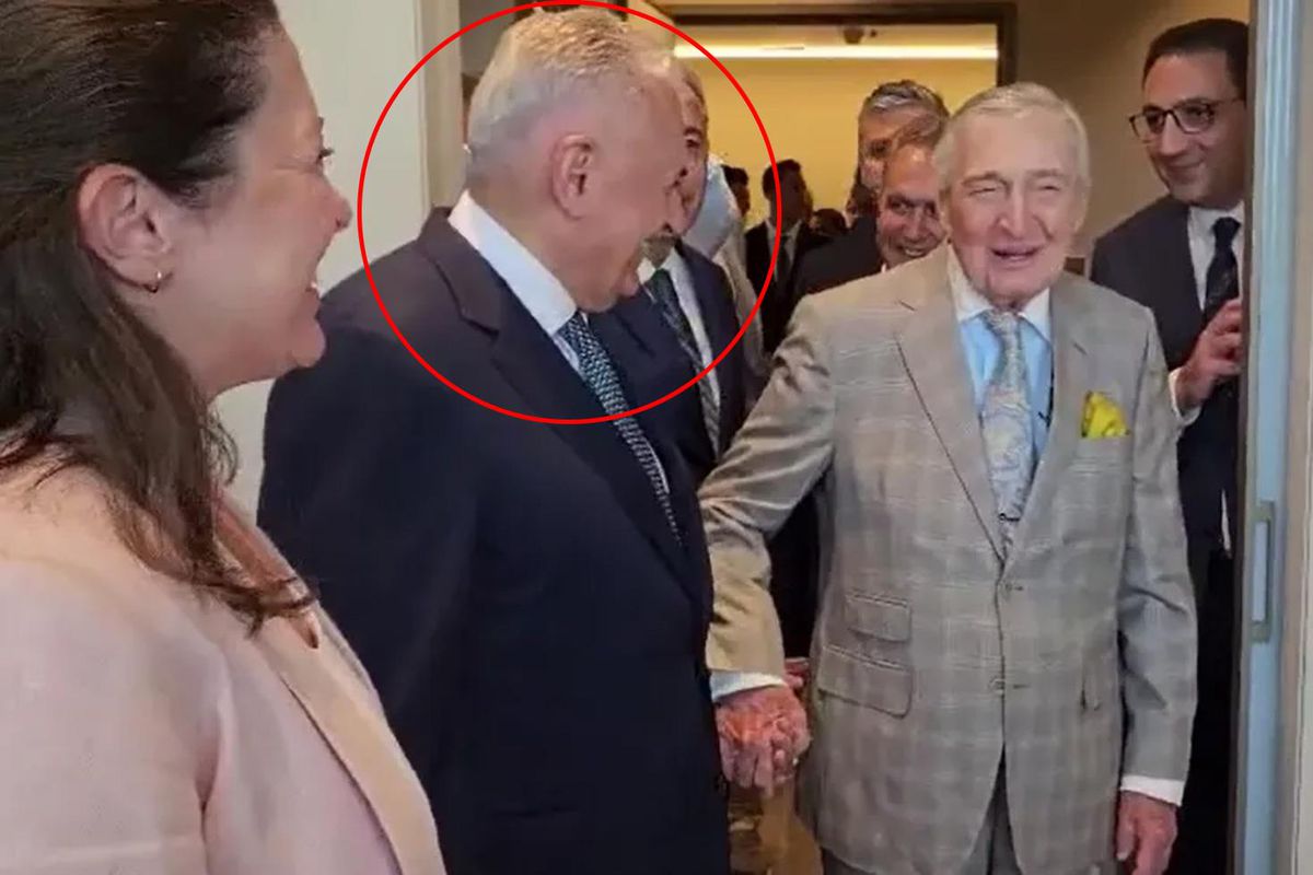 Rahmi Koç'un "Kürt kadın" esprisine kahkaha atan Binalı Yıldırıma tepki yağıyor