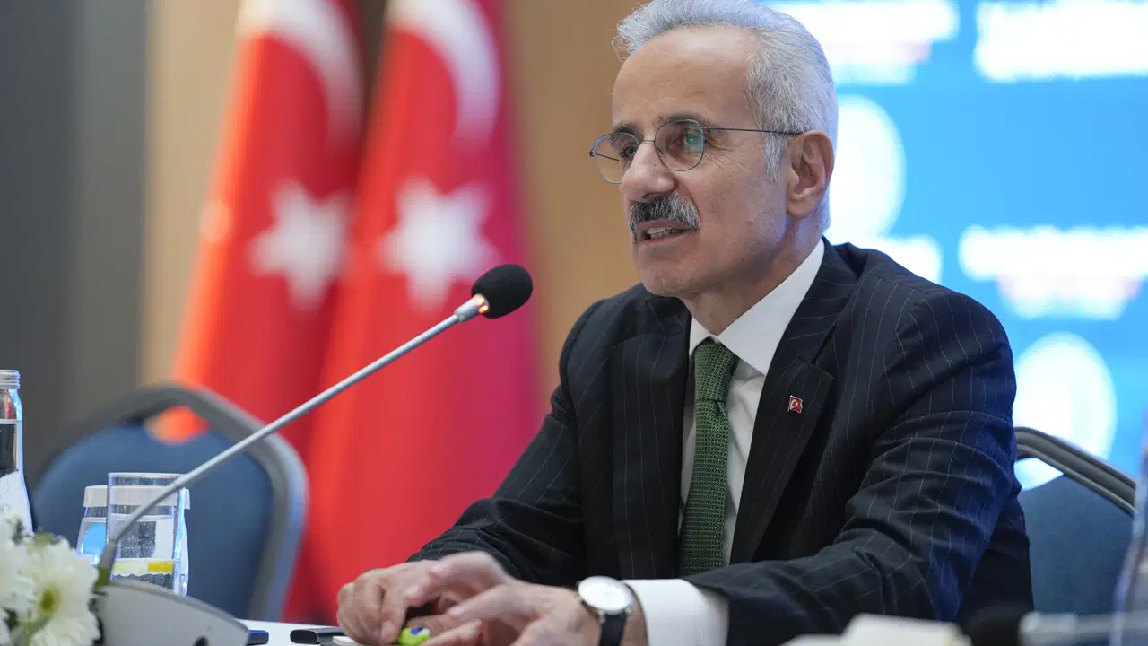 Vize sorunlarına dair Bakan Uraloğlu'ndan açıklama