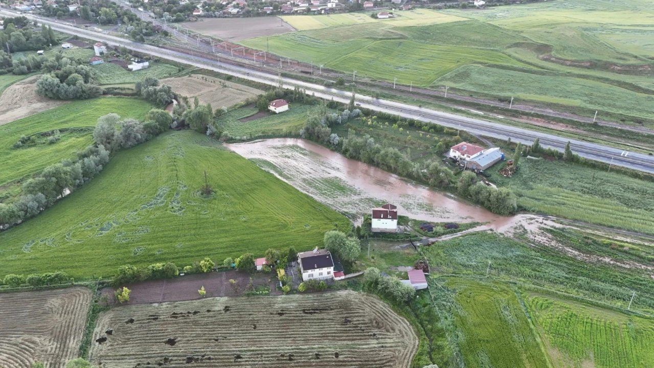 Kayseri’de tarlalar ve evler sular altında kaldı