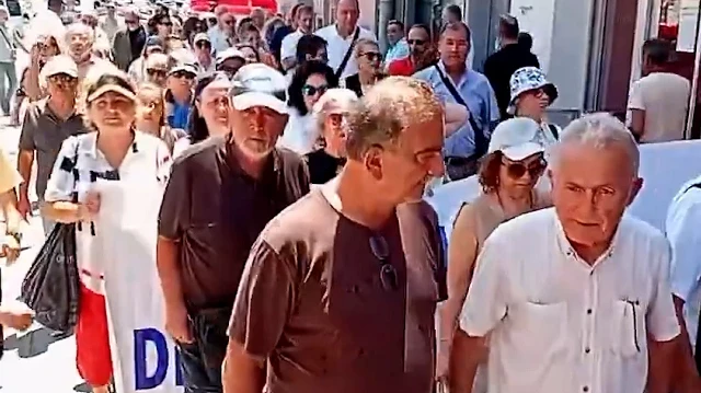 Zonguldak'ta hafızlık icazet programını gören bir grup laik atak geçirip sokaklara döküldü