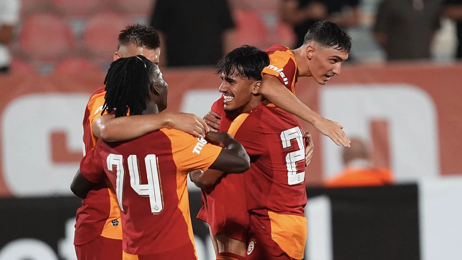 Okan Buruk, 5 futbolcuyu kamp kadrosuna almadı