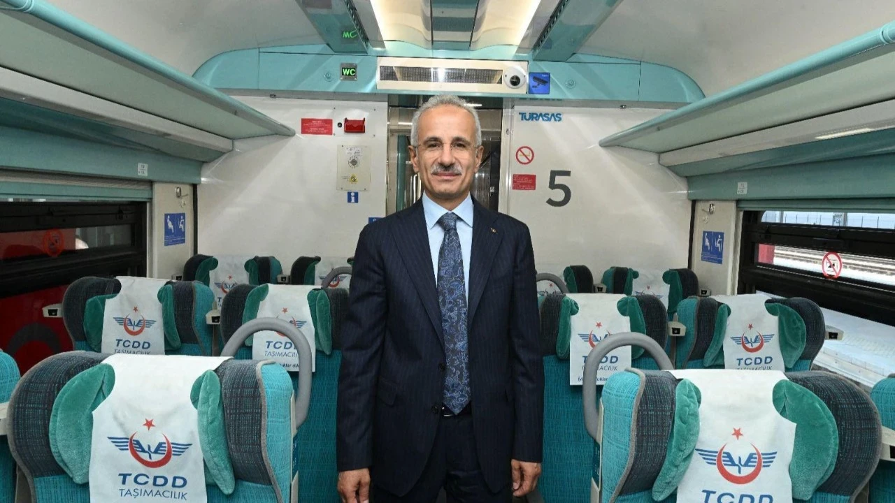 Ankara-Sivas YHT hattına ek sefer! Tarih ve saatler belli oldu! Bakan Uraloğlu duyurdu