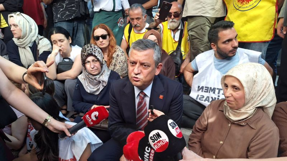 Özel, öğretmenleri ziyaret etti