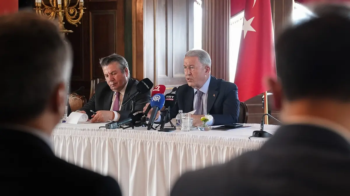 S-400 füzeleriyle ilgili BAE söylentilerine yalanlama! Hulusi Akar: Yakında çözülecek