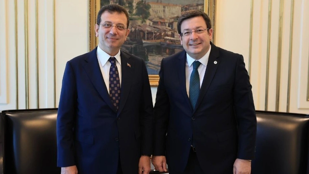 Özgür Özel'in yeni partisine ilk ilk belediye başkanı katıldı