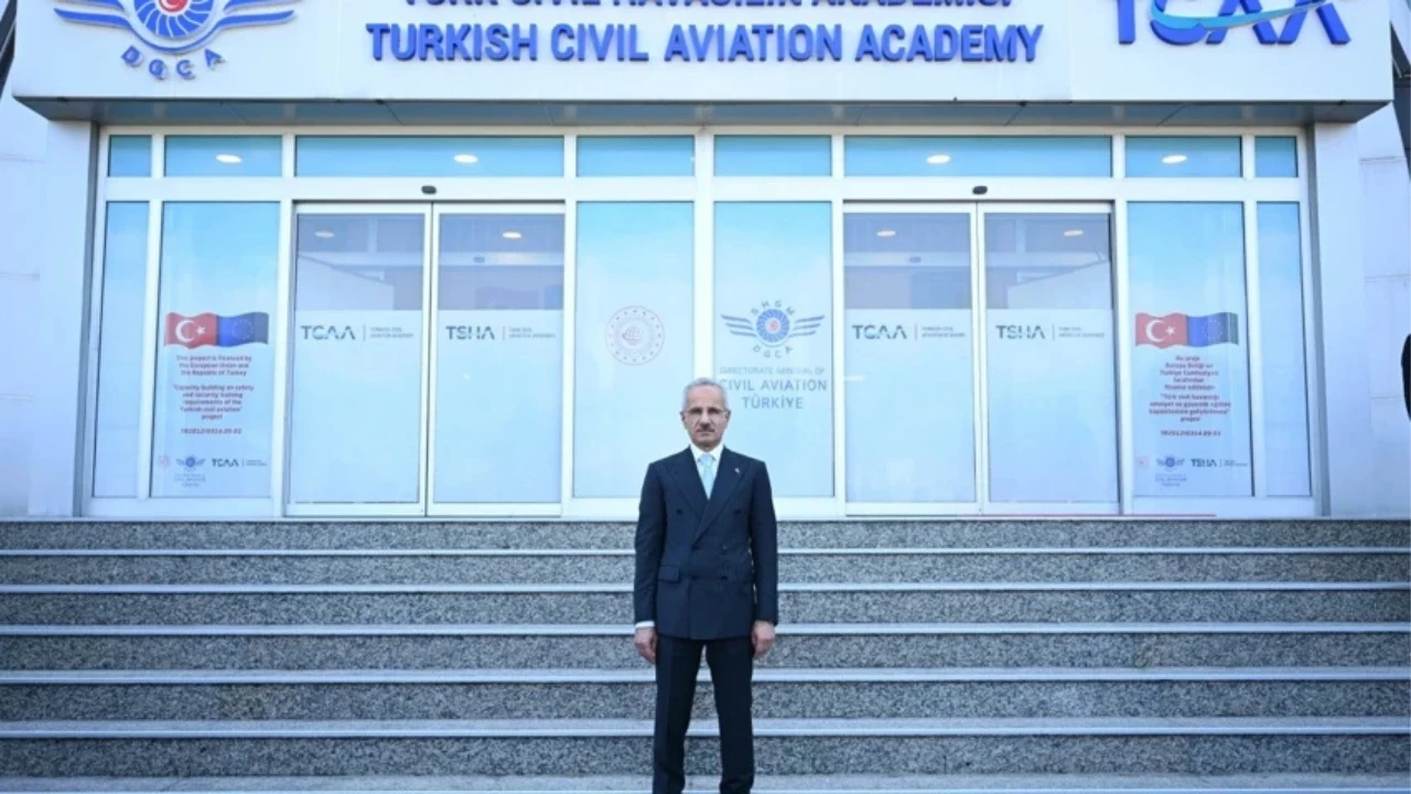 Bakan Uraloğlu duyurdu: Şehit yakını ve gaziler için ücretsiz havacılık eğitimi