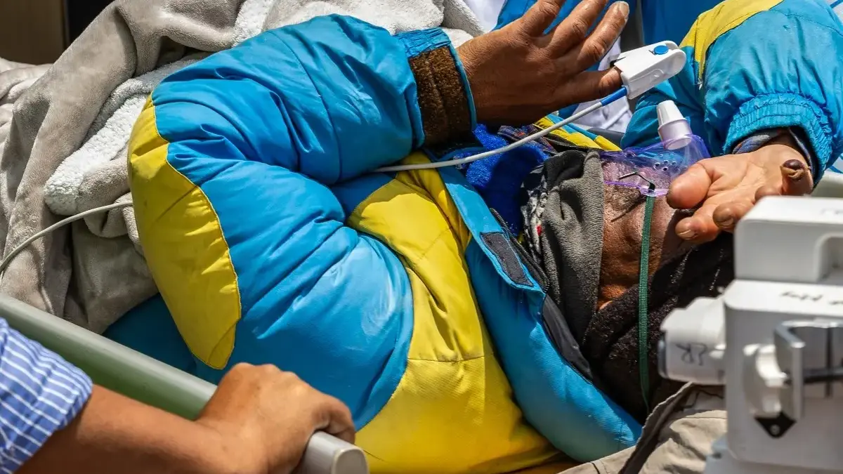 Cenaze duaları okunurken, “ölüm bölgesinden” sürünerek geldi! 6 gündür kayıptı, Everest’te mucize yaşandı...