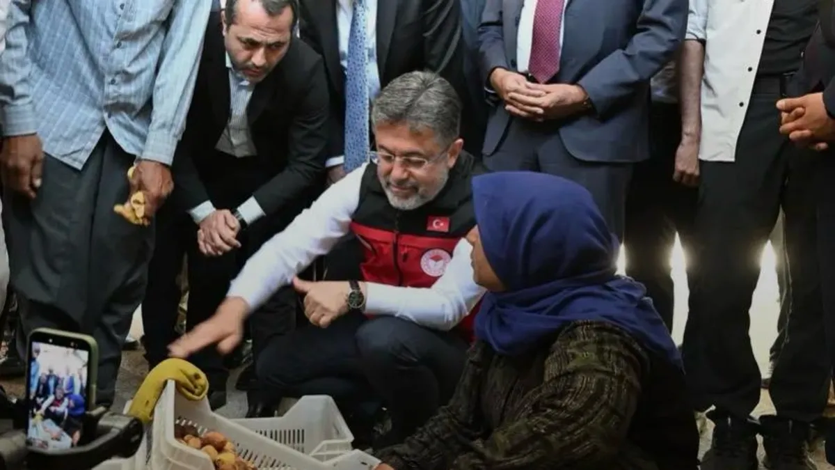 Bakan Yumaklı Malatya’da kayısı hasadına katıldı: Geçen yıl umut yoktu, bugün bereket var