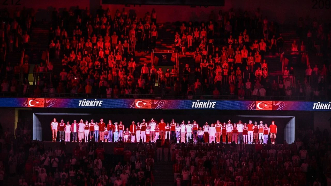 Vodafone'dan Sultanlara hologramlı destek
