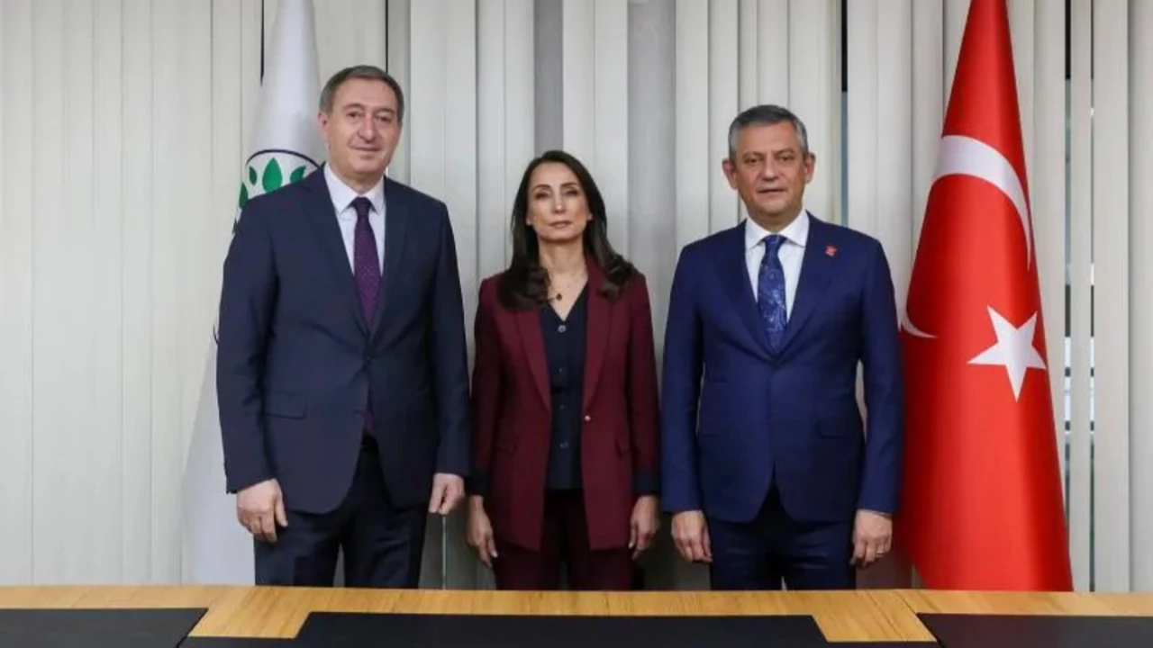 AKP'liler çerçeve yasa geçmezse DEM Parti'nin Özgür Özel'e destek vermesinden endişeli