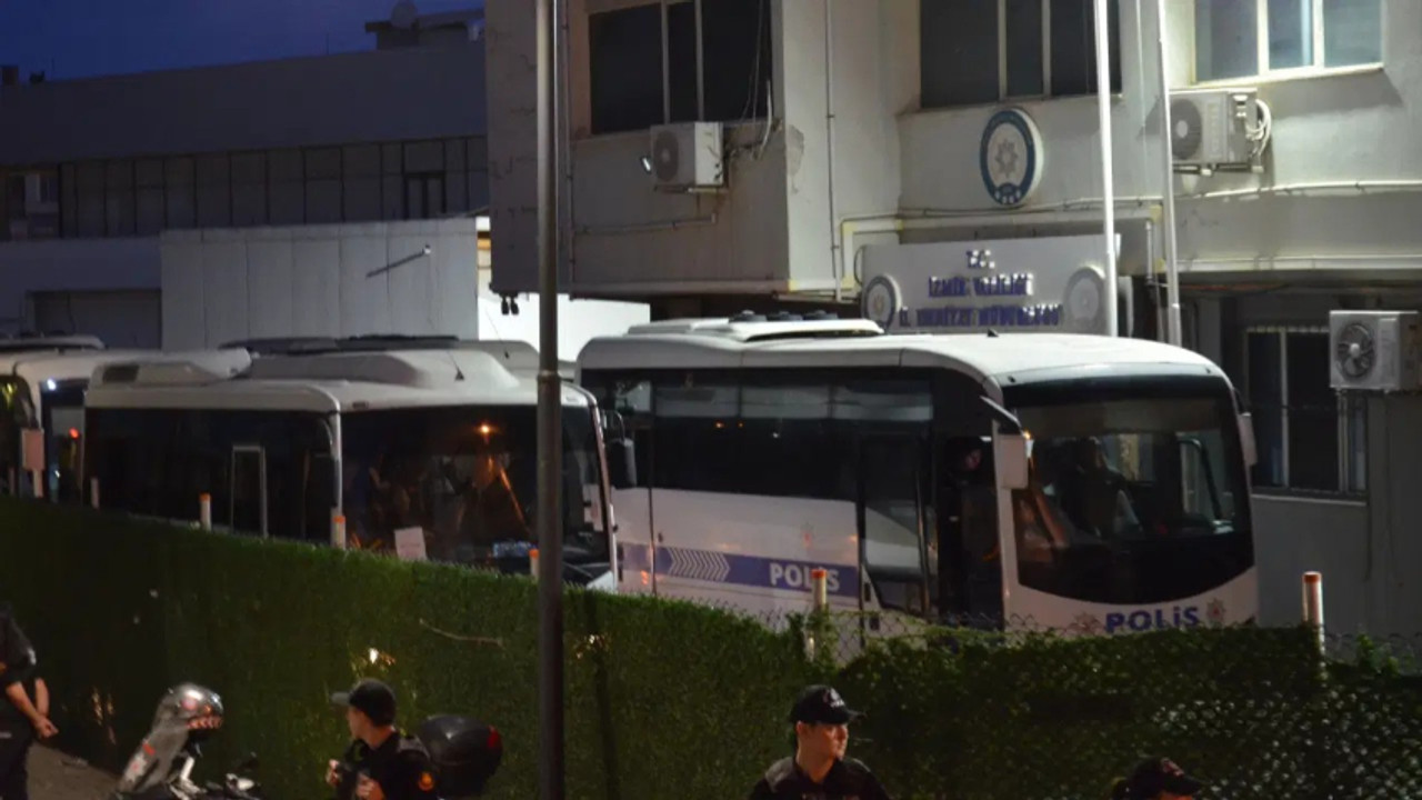 Buca Belediyesi soruşturmasında yeni gelişme: Gözaltına alınan 54 kişi adliyeye sevk edildi!