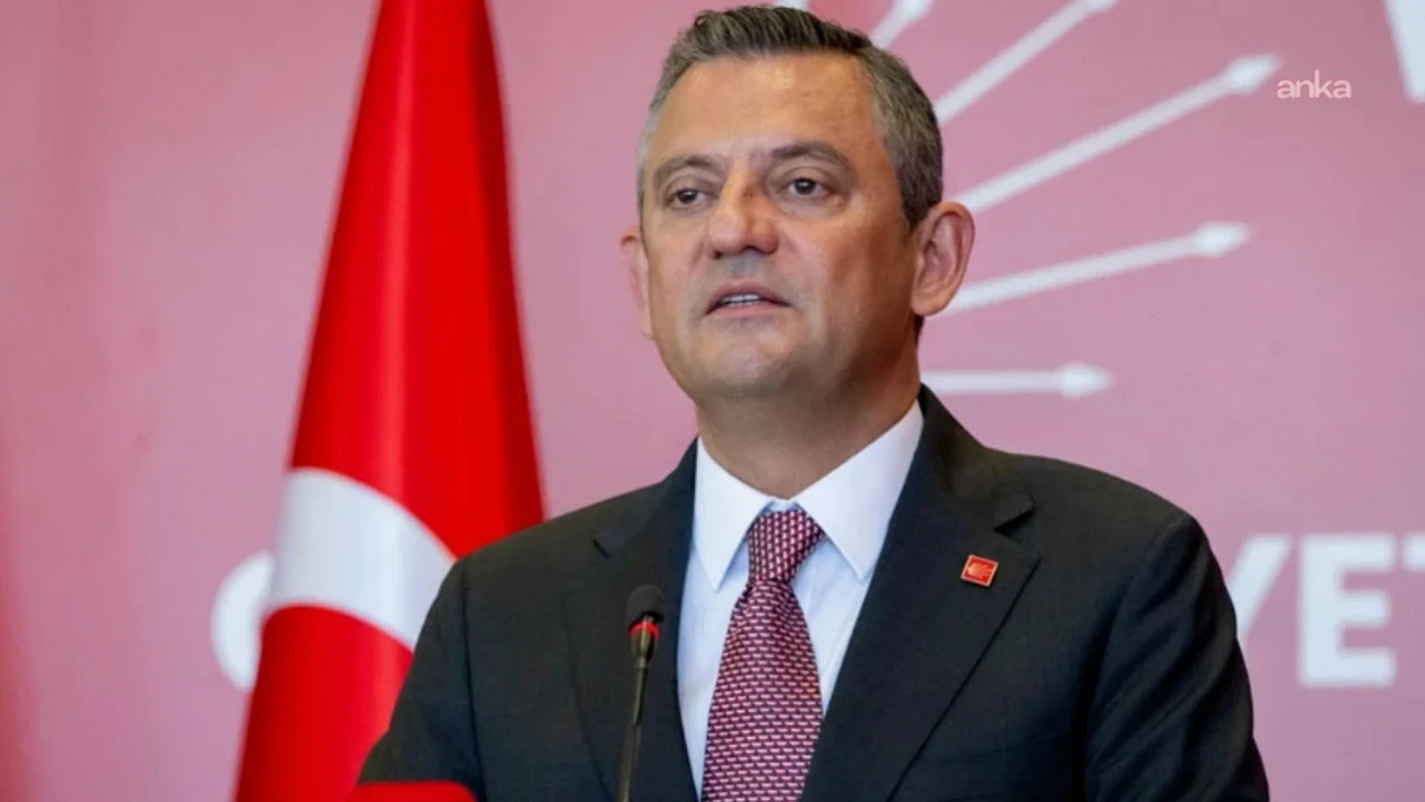 Özgür Özel'den öğretmenlerin eylemine destek