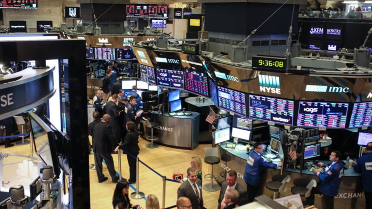 S&P 500 ve Nasdaq bir ayın en düşük seviyelerini gördü