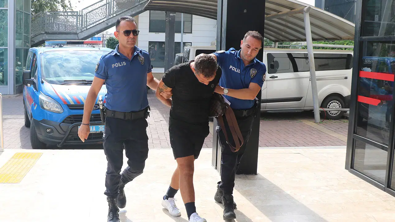 Antalya'da polise hakaret gerekçesiyle gözaltı